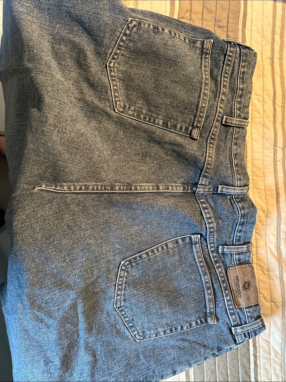 Mens wrangler relaxed fit jeans - 44 X 32 - Picture 5 of 7